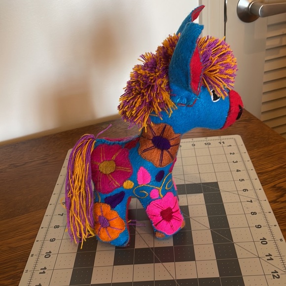 Wool embroidered burro - Picture 1 of 6